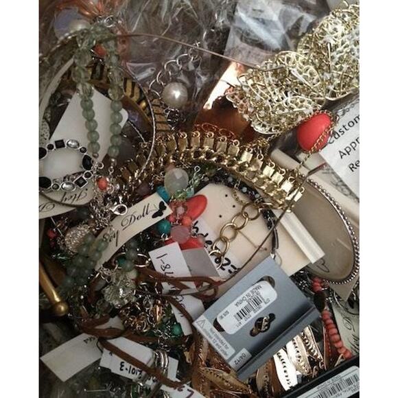 1/2 lb Jewelry Mix Lot New NiB NwT Necklaces Bracelets Earrings CARDED - read - Picture 4 of 6